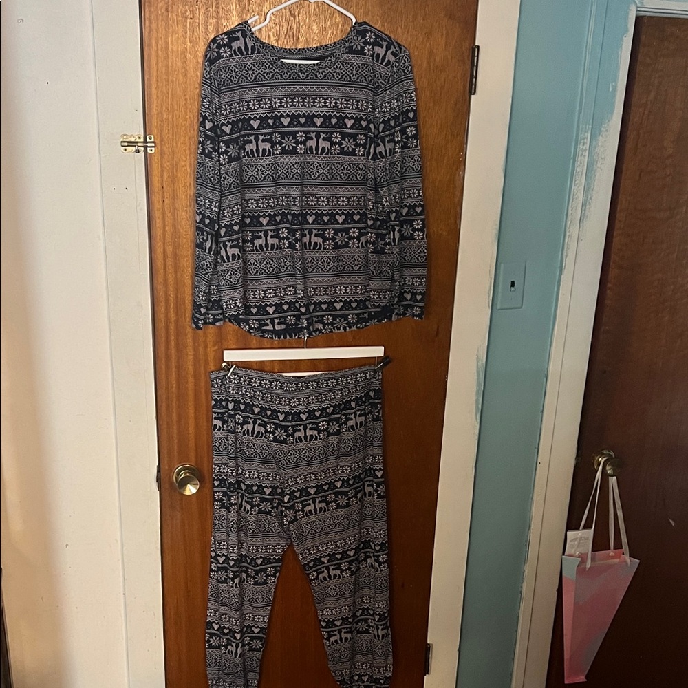 Cozy Womans Pajamas Set - Navy and White